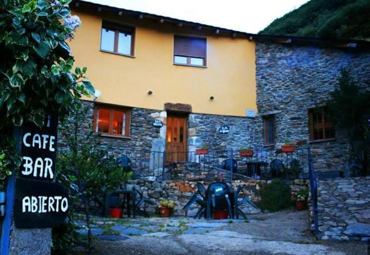 Casa Rural La Fuente Tejedo del Sil エクステリア 写真