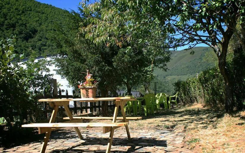Casa Rural La Fuente Tejedo del Sil エクステリア 写真